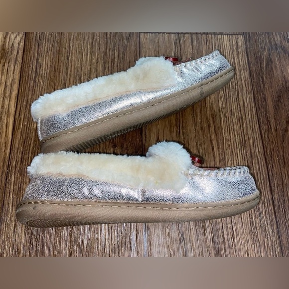 Old Navy Slippers Size 7 - Picture 2 of 10